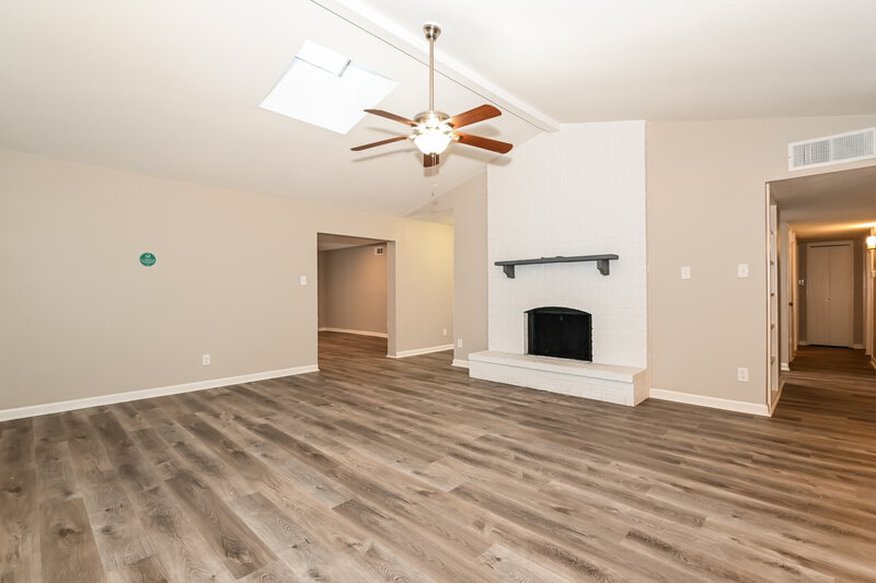 2,490/Mo, 1814 Uvalde St Mesquite, TX 75150 Living Room View 4