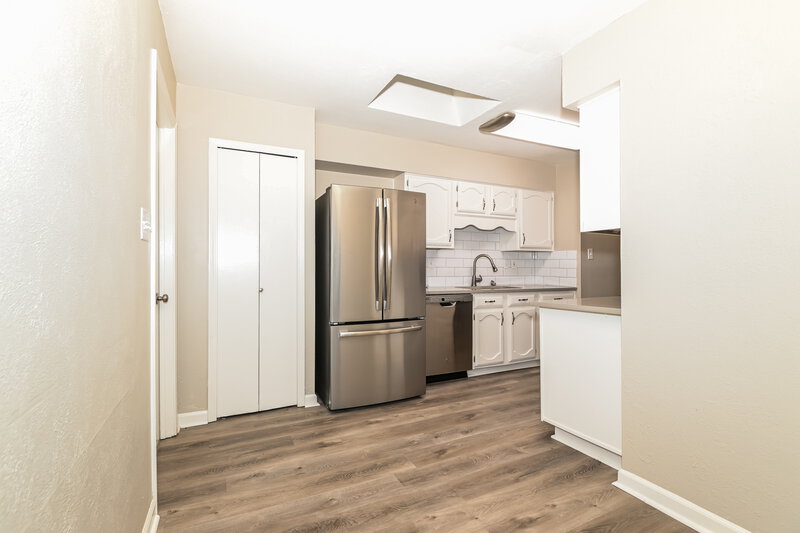 2,490/Mo, 1814 Uvalde St Mesquite, TX 75150 Kitchen View 2