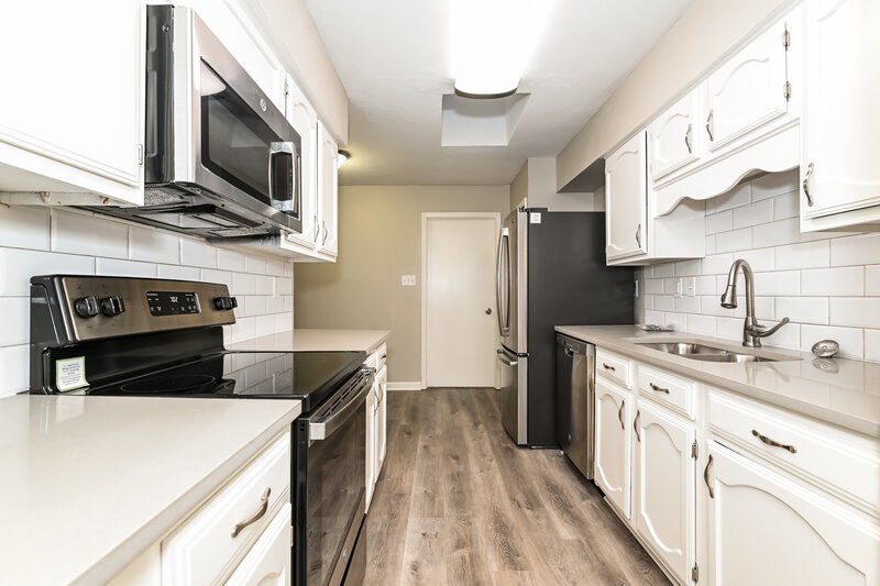 2,490/Mo, 1814 Uvalde St Mesquite, TX 75150 Kitchen View 3