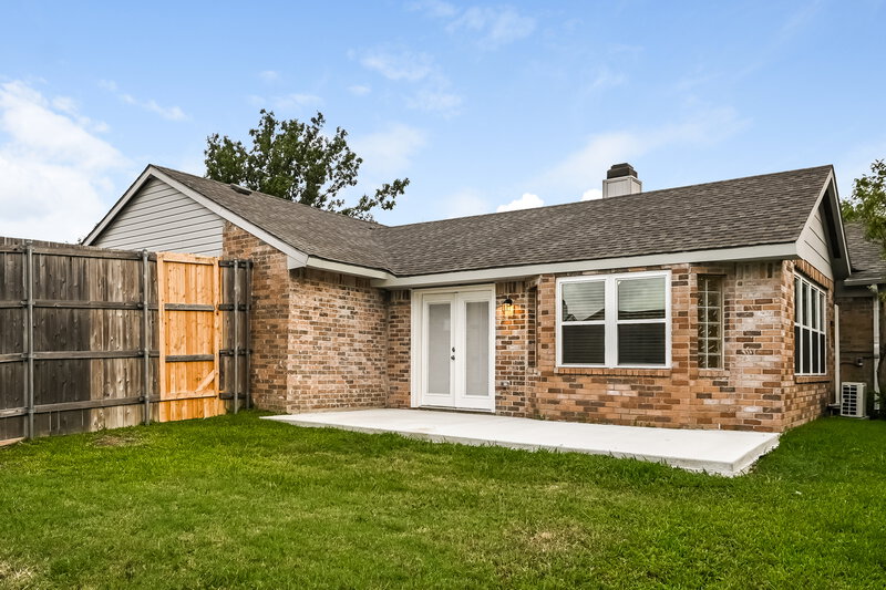 2,490/Mo, 1814 Uvalde St Mesquite, TX 75150 Rear View