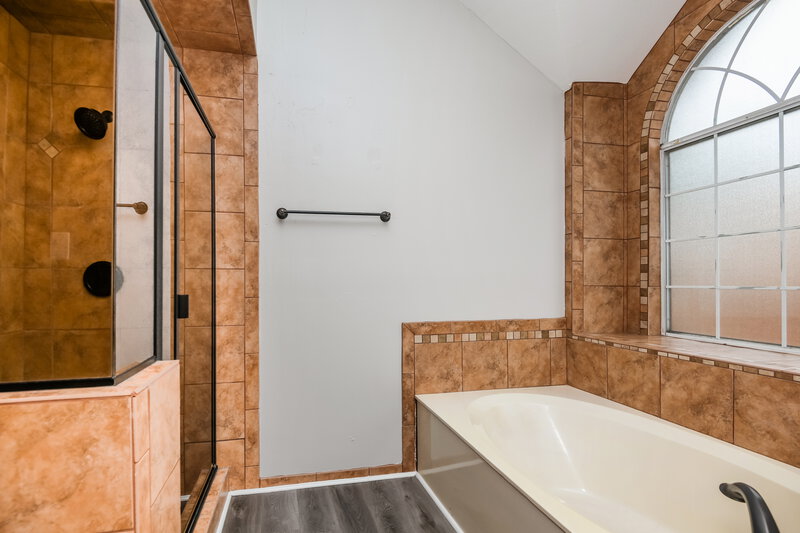 2,710/Mo, 6729 Greenleaf Dr North Richland Hills, TX 76182 Main Bathroom View