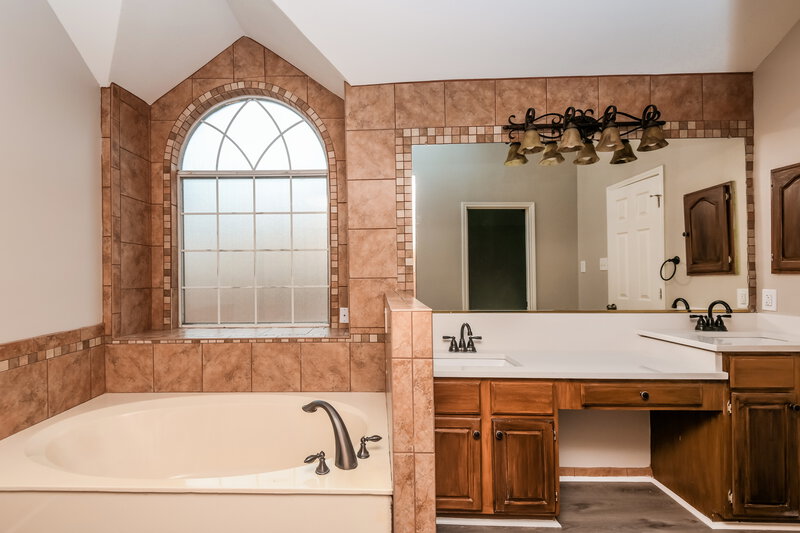 2,710/Mo, 6729 Greenleaf Dr North Richland Hills, TX 76182 Main Bathroom View 2