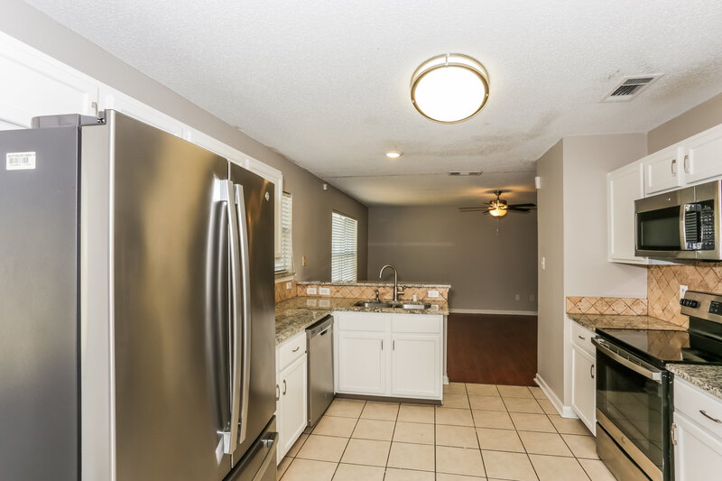 1,900/Mo, 8104 Gardengate Ct Fort Worth, TX 76137 Kitchen View