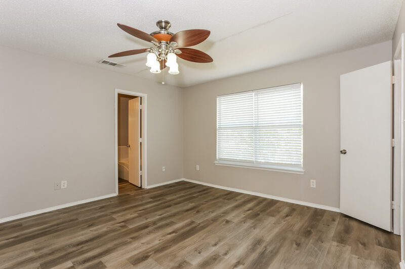1,900/Mo, 8104 Gardengate Ct Fort Worth, TX 76137 Main Bedroom View