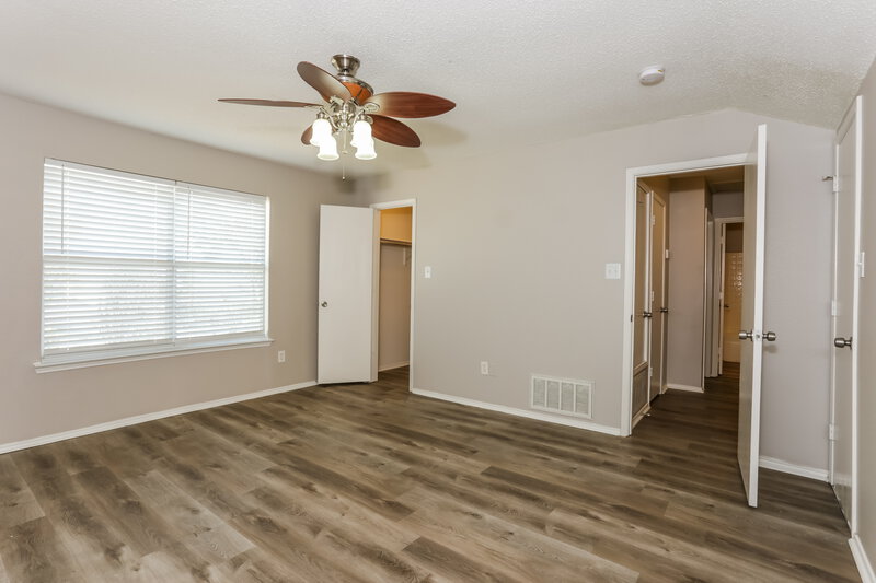 1,900/Mo, 8104 Gardengate Ct Fort Worth, TX 76137 Main Bedroom View 2