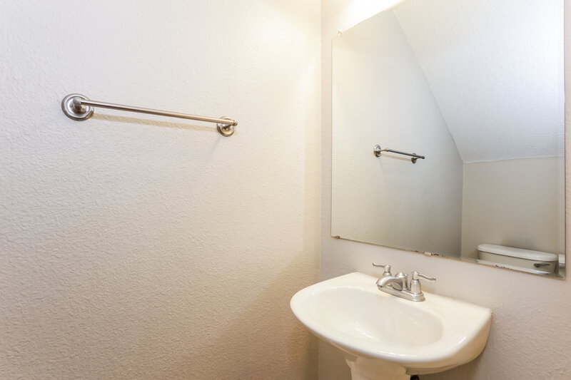 1,900/Mo, 8104 Gardengate Ct Fort Worth, TX 76137 Bathroom View 2