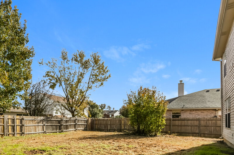 1,900/Mo, 8104 Gardengate Ct Fort Worth, TX 76137 Rear View