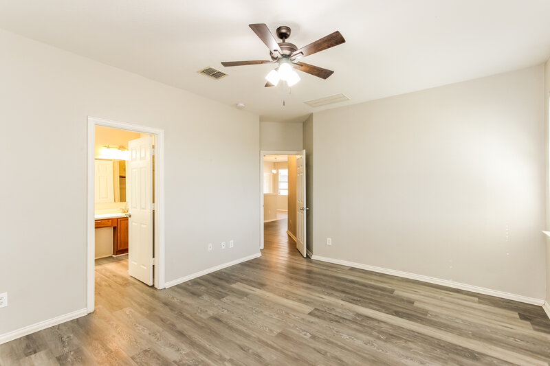 2,150/Mo, 709 Lone Pine Dr Little Elm, TX 75068 Main Bedroom View 2