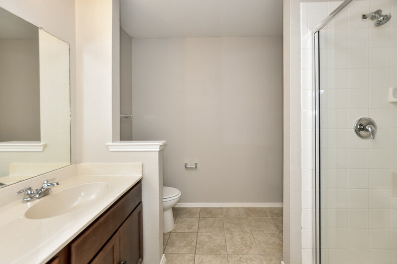 2,240/Mo, 1230 Ophelia Rd Forney, TX 75126 Main Bathroom View