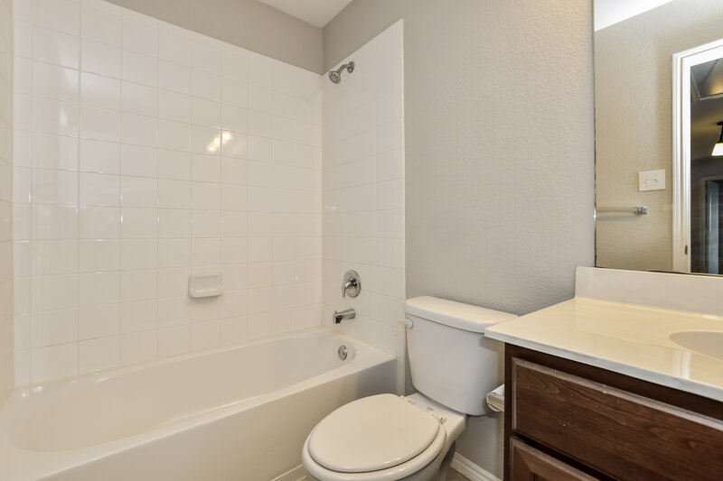 2,240/Mo, 1230 Ophelia Rd Forney, TX 75126 Bathroom View