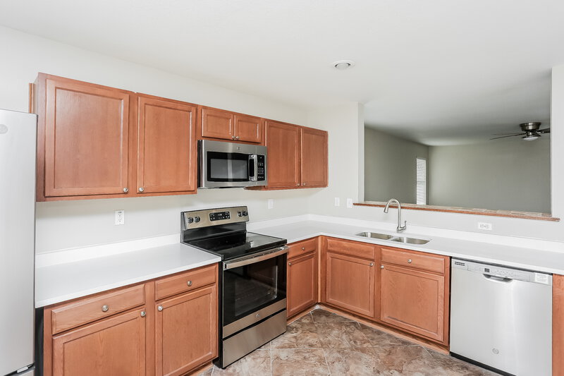 2,315/Mo, 12704 Foxpaw Trail Fort Worth, TX 76244 Kitchen View 2