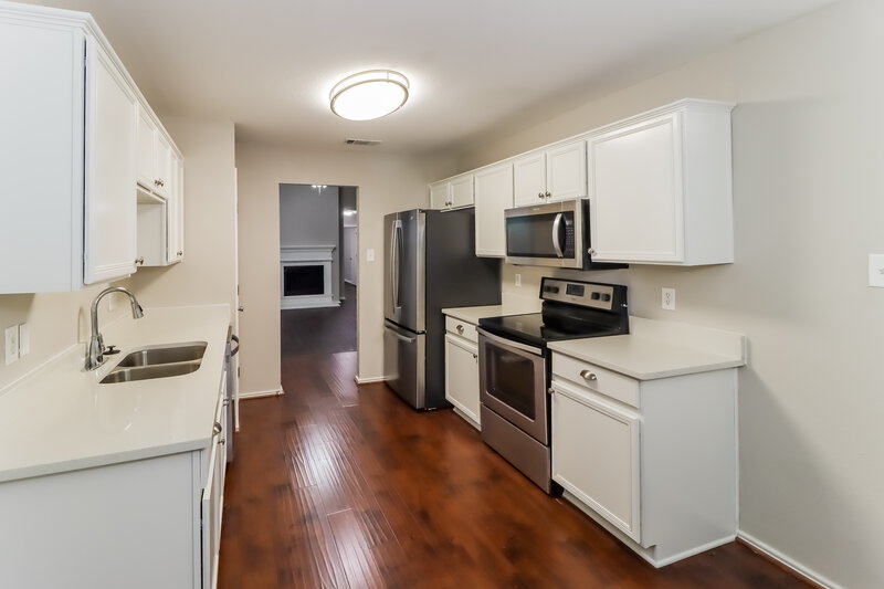 2,165/Mo, 3011 San Martin Dr Arlington, TX 76010 Kitchen View 2