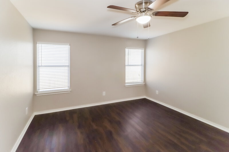 2,165/Mo, 3011 San Martin Dr Arlington, TX 76010 Main Bedroom View 2