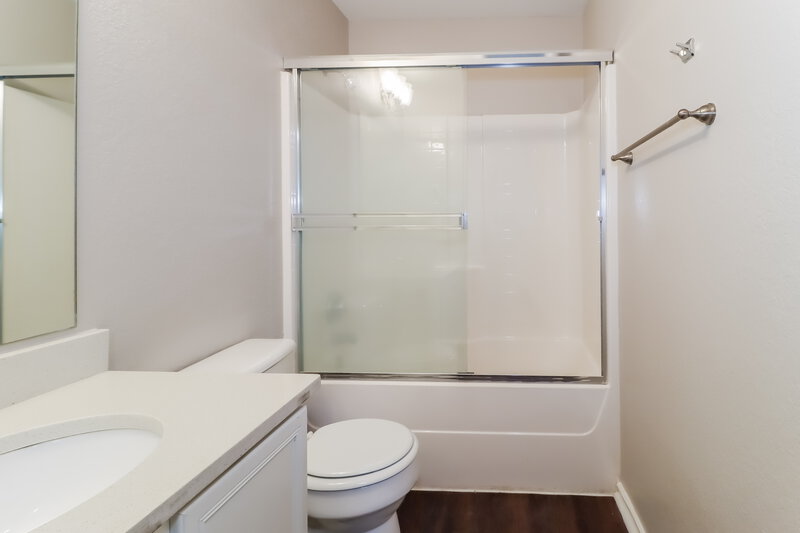 2,165/Mo, 3011 San Martin Dr Arlington, TX 76010 Bathroom View