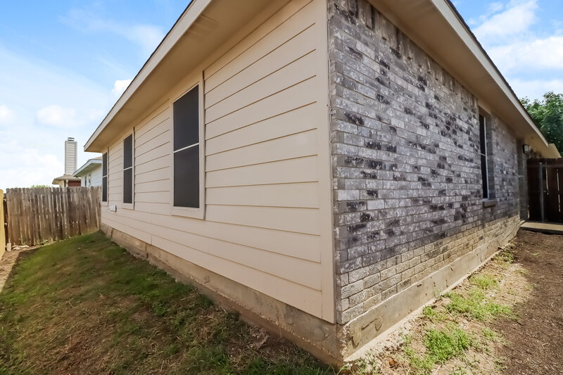 2,165/Mo, 3011 San Martin Dr Arlington, TX 76010 Rear View