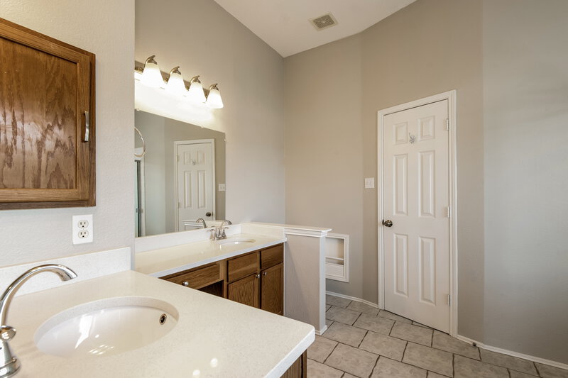 3,220/Mo, 2303 Gerber Dr Mesquite, TX 75181 Main Bathroom View