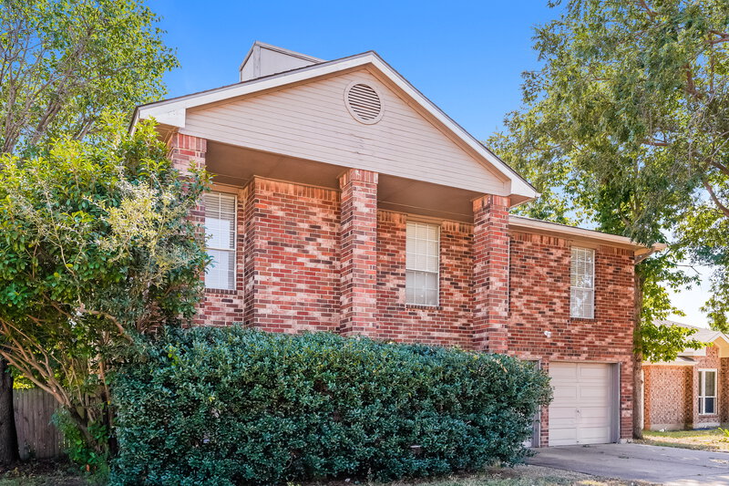 2,565/Mo, 2843 Red Oak Dr Grand Prairie, TX 75052 Front View