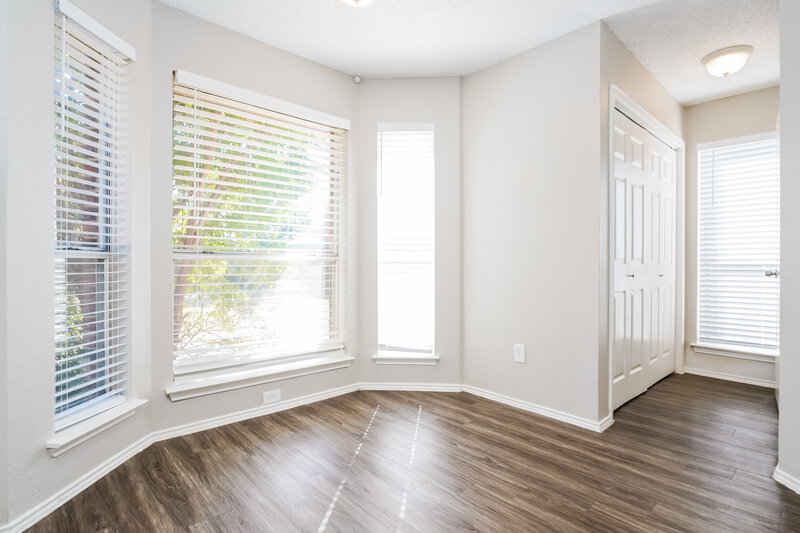 2,565/Mo, 2843 Red Oak Dr Grand Prairie, TX 75052 Breakfast Nook View