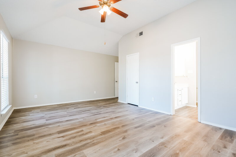 2,565/Mo, 2843 Red Oak Dr Grand Prairie, TX 75052 Main Bedroom View 2
