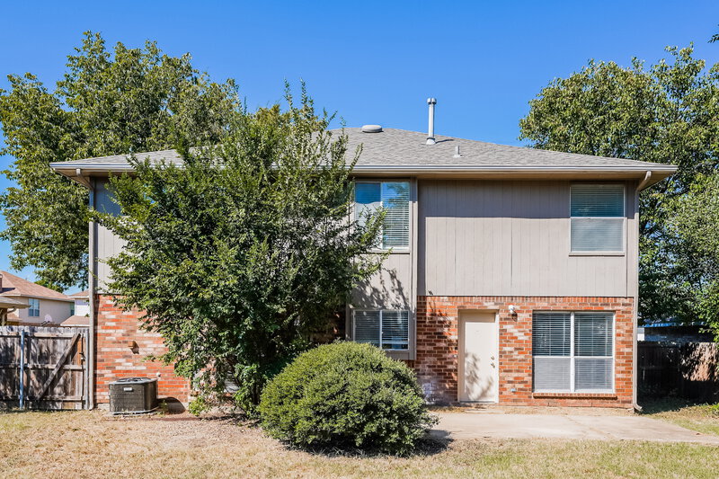 2,565/Mo, 2843 Red Oak Dr Grand Prairie, TX 75052 Rear View