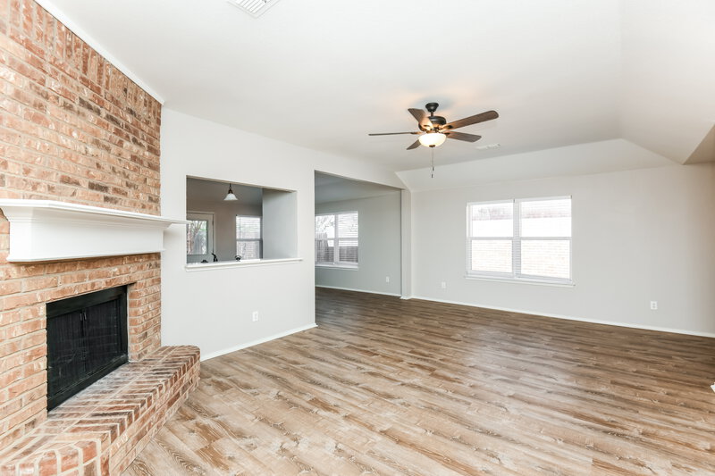 2,305/Mo, 324 Memory Dr Fort Worth, TX 76108 Living Room View