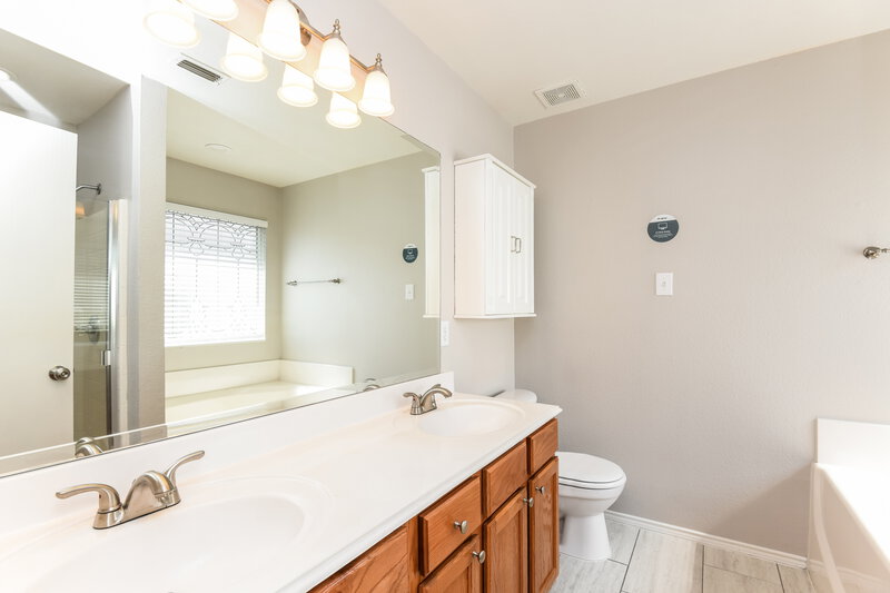 2,305/Mo, 324 Memory Dr Fort Worth, TX 76108 Main Bathroom View