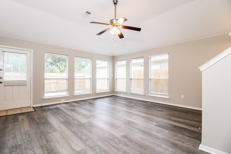 2,560/Mo, 809 Pace Dr Denton, TX 76209 Living Room View 3