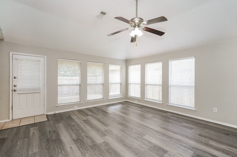 2,290/Mo, 809 Pace Dr Denton, TX 76209 Living Room View 3
