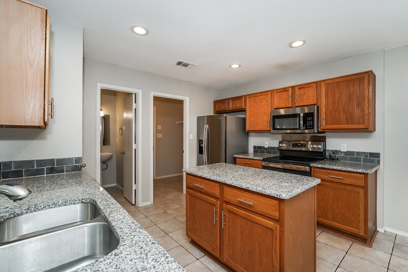 2,290/Mo, 809 Pace Dr Denton, TX 76209 Kitchen View