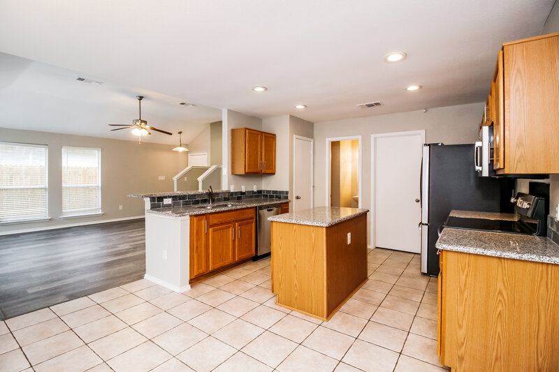 2,560/Mo, 809 Pace Dr Denton, TX 76209 Kitchen View 3