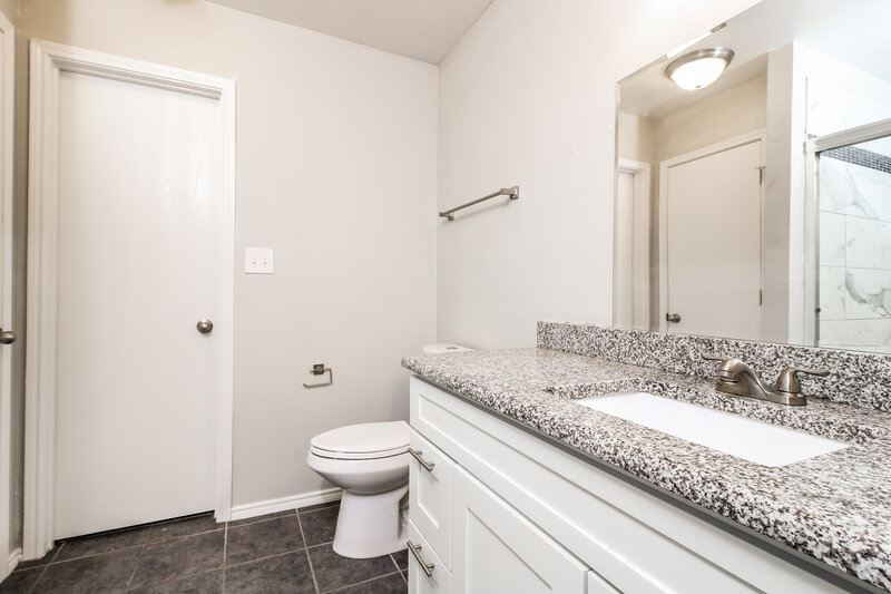 2,560/Mo, 809 Pace Dr Denton, TX 76209 Main Bathroom View