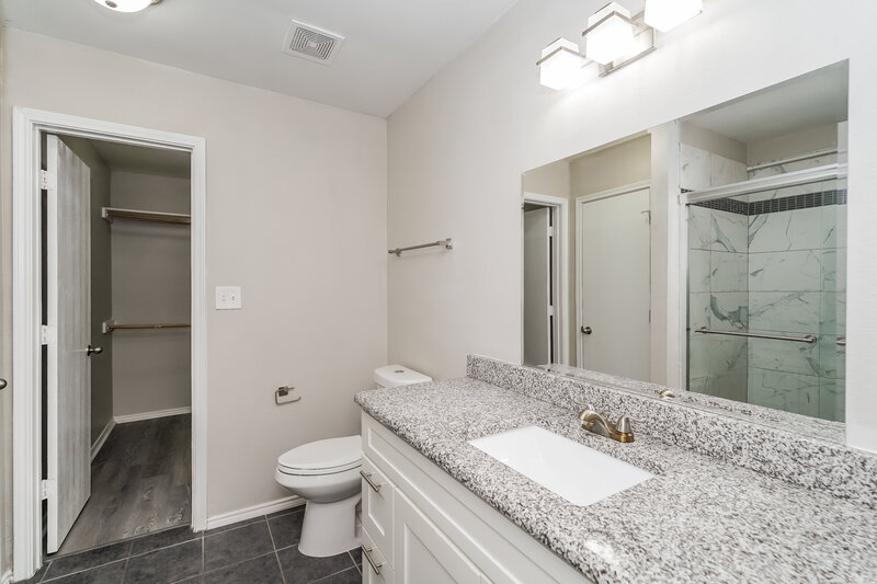 2,290/Mo, 809 Pace Dr Denton, TX 76209 Main Bathroom View