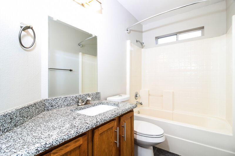 2,560/Mo, 809 Pace Dr Denton, TX 76209 Bathroom View