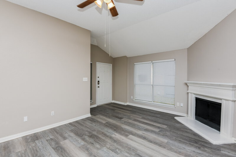 1,715/Mo, 10509 Shadywood Dr Fort Worth, TX 76140 Living Room View