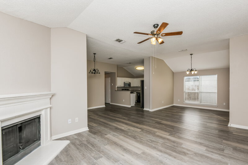1,715/Mo, 10509 Shadywood Dr Fort Worth, TX 76140 Living Room View 2
