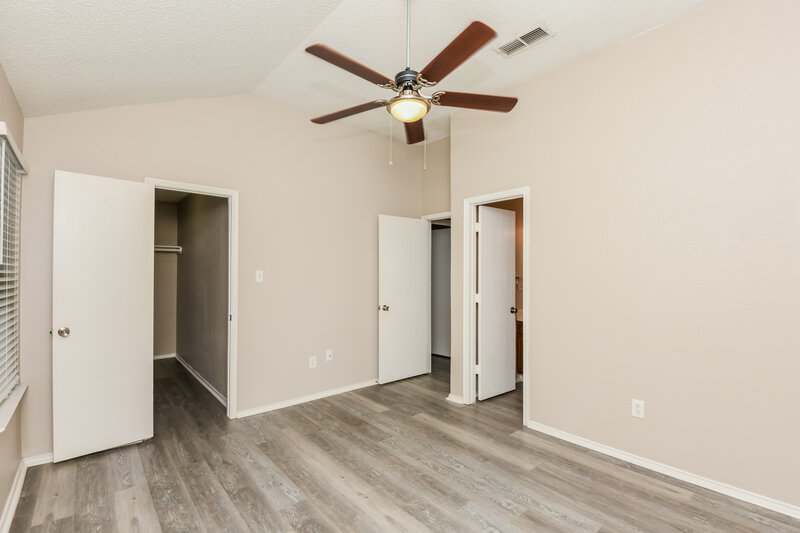 1,715/Mo, 10509 Shadywood Dr Fort Worth, TX 76140 Main Bedroom View 2