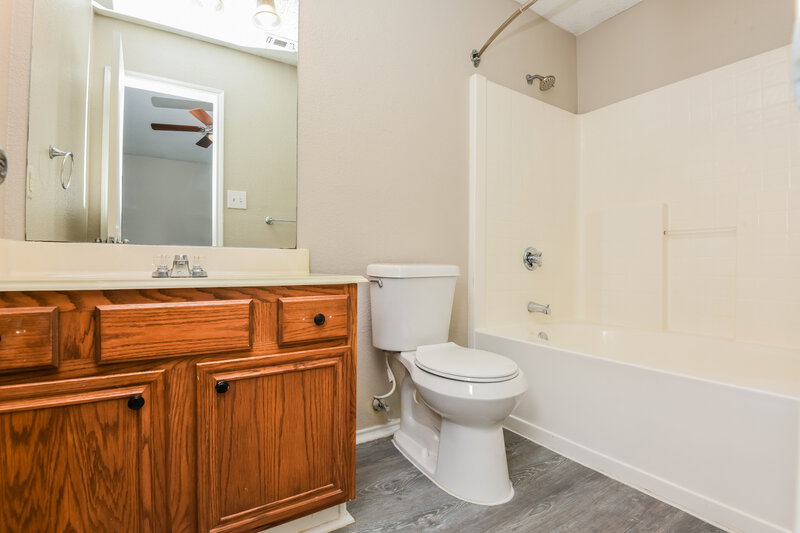 1,715/Mo, 10509 Shadywood Dr Fort Worth, TX 76140 Main Bathroom View