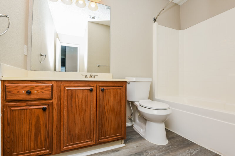 1,715/Mo, 10509 Shadywood Dr Fort Worth, TX 76140 Bathroom View