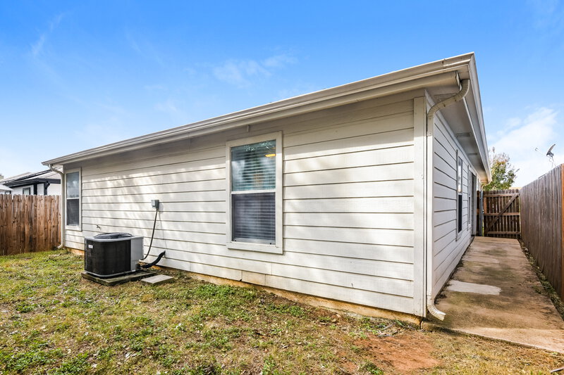 1,715/Mo, 10509 Shadywood Dr Fort Worth, TX 76140 Rear View