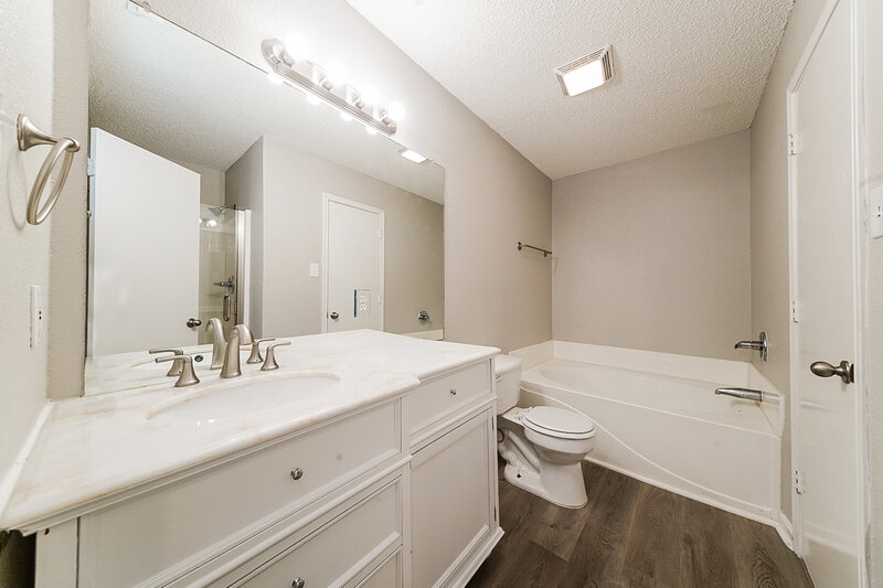 2,140/Mo, 5828 Heatherglen Ter Fort Worth, TX 76179 Main Bathroom View