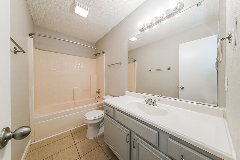 2,140/Mo, 5828 Heatherglen Ter Fort Worth, TX 76179 Bathroom View 2