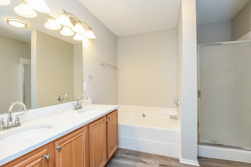 2,165/Mo, 360 Marsha St Saginaw, TX 76179 Main Bathroom View