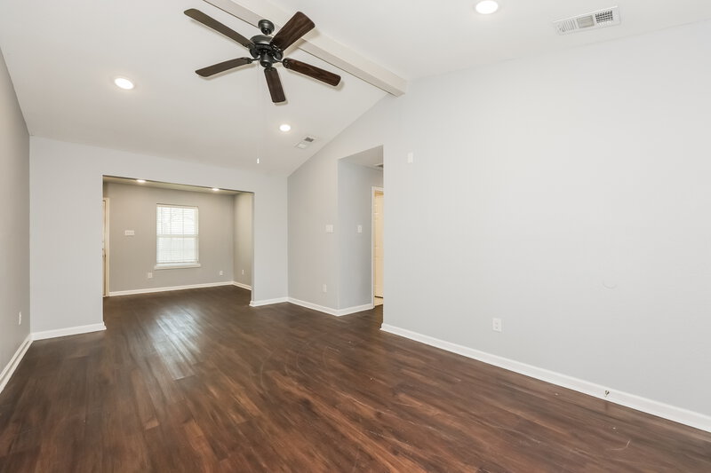 1,785/Mo, 808 Quinette Dr Seagoville, TX 75159 Living Room View 2