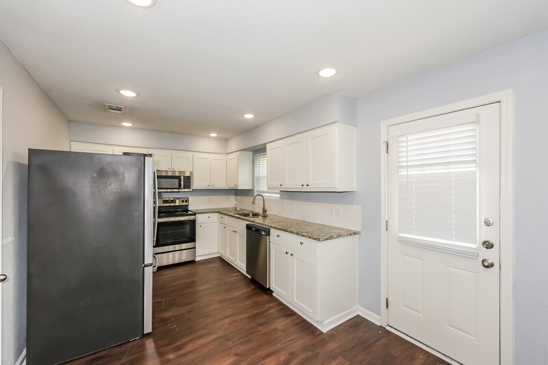 1,785/Mo, 808 Quinette Dr Seagoville, TX 75159 Kitchen View