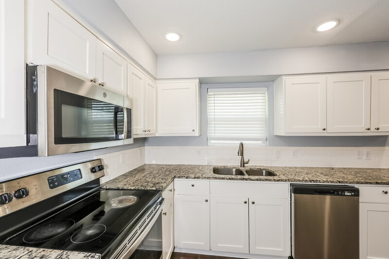 1,785/Mo, 808 Quinette Dr Seagoville, TX 75159 Kitchen View 2