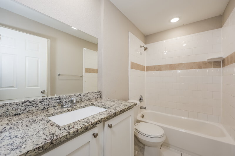 1,785/Mo, 808 Quinette Dr Seagoville, TX 75159 Bathroom View