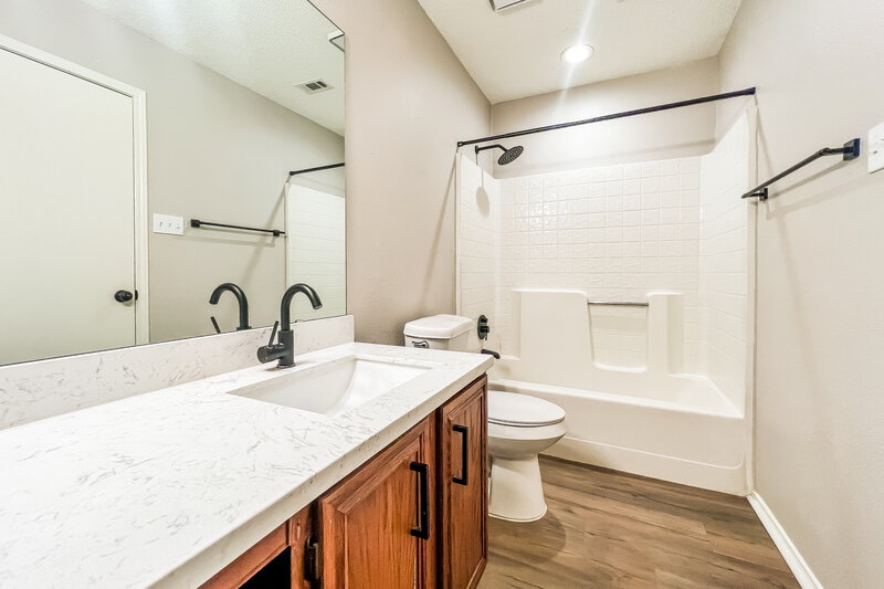 1,935/Mo, 8213 Newport Dr Rowlett, TX 75089 Bathroom View