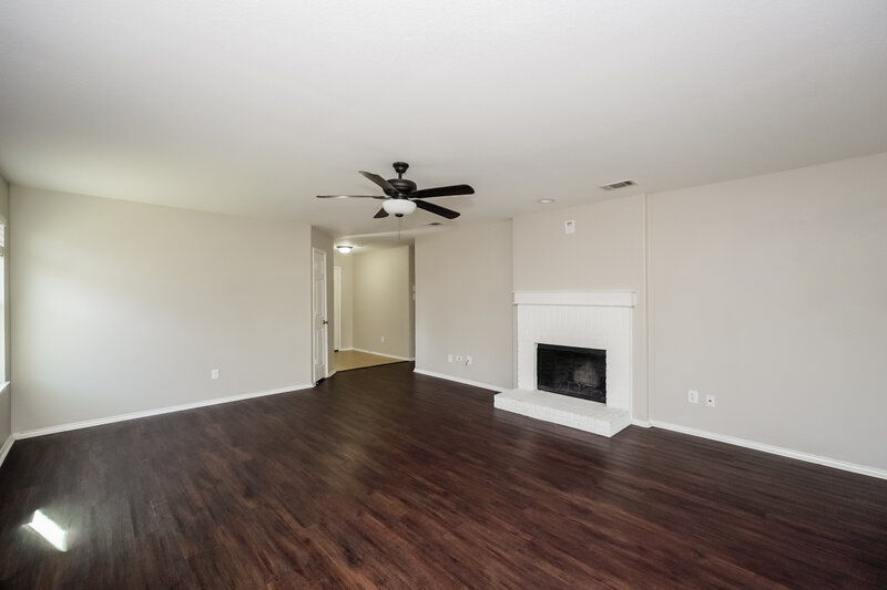 2,400/Mo, 340 Amethyst Dr Fort Worth, TX 76131 Living Room View 2