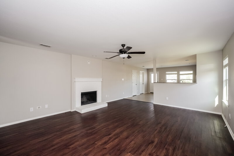 2,400/Mo, 340 Amethyst Dr Fort Worth, TX 76131 Living Room View 3