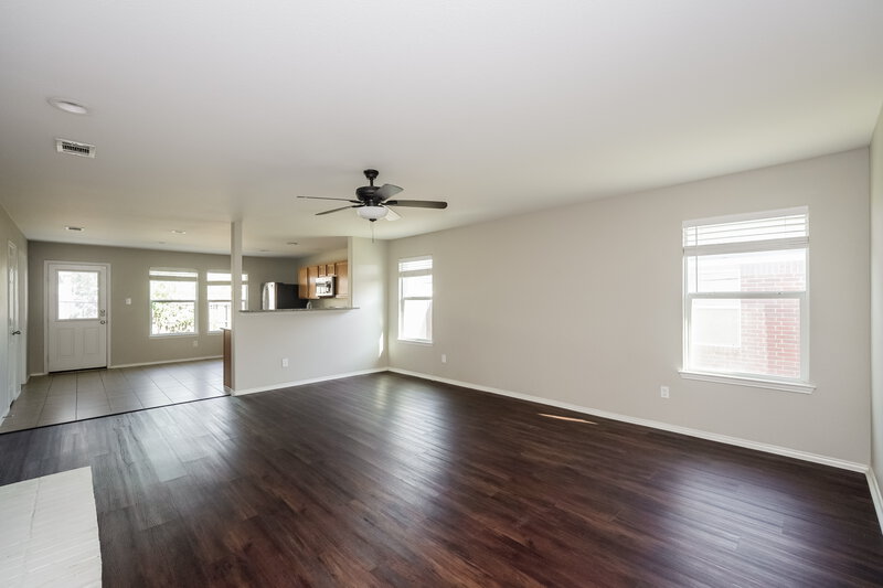 2,400/Mo, 340 Amethyst Dr Fort Worth, TX 76131 Living Room View 4